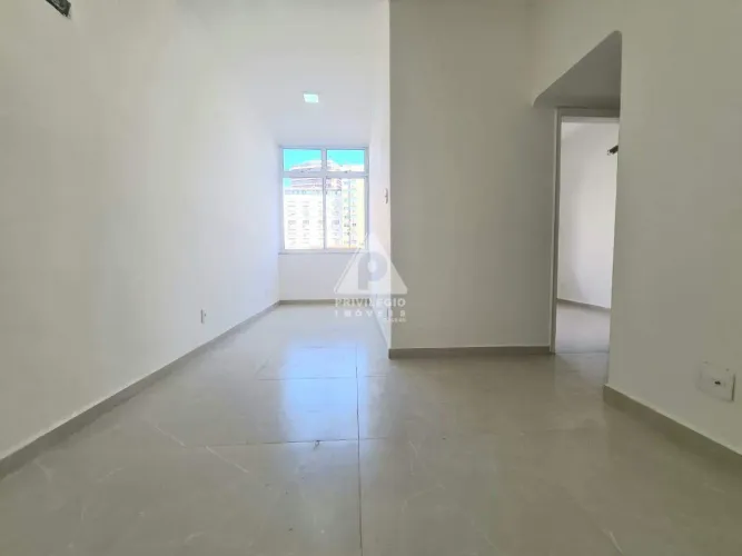 "SALA +1 QUARTO COM VAGA ESCRITURADA EM IPANEMA PRÓXIMO AO METRO E PRAIA!!"