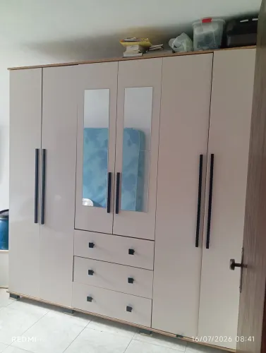 Vendo Guarda roupa novo 3 meses de usado.