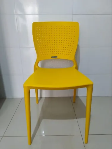  Cadeira de Jardim em Plástico (NOVA)