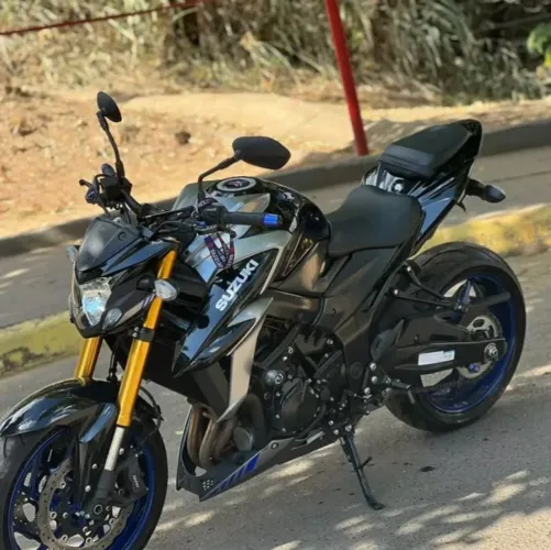 Moto muito nova sem detalhe