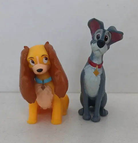 LOTE DUPLA BONECOS MINIATURAS DISNEY ORIGINAIS A DAMA E O VAGABUNDO CACHORROS