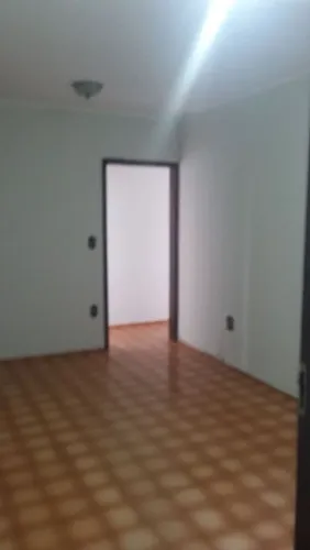Sem calção e sem fiador.Não tem garagem apartamento 3 quartos direto com dono