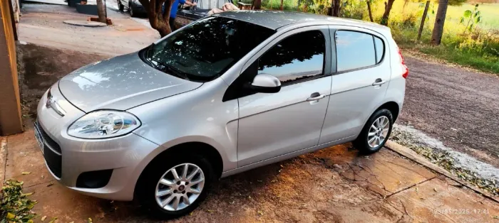 Fiat Palio Attractive 1.0 EVO Fire Flex 8V 5P 2013