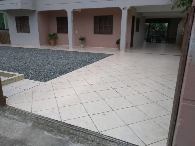 Alugo casa 90 MTS da praia Itapoá.