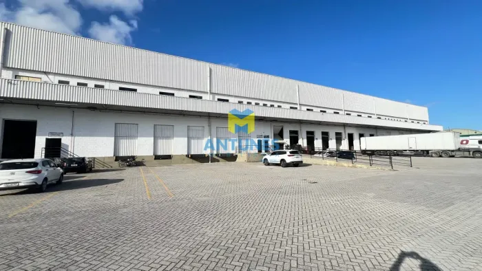 Alugue galpão em condomínio com 4 doca e 1 rampa, em Prazeres de 1.280m² as margens BR-101
