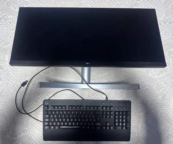 Monitor LG 29 UHD + Teclado Gamer Logitech