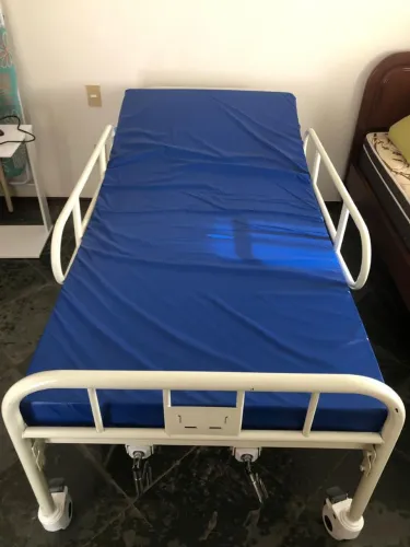 Cama Hospitalar Supermedy modelo 2M com colchão Rilassari pouco uso