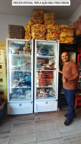 FREEZER VERTICAL TRIPLA AÇÃO 569 LITROS PORTA DE VIDRO FRICON