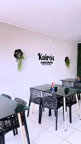 Mesas MDF, pés em ferro e tampo de vidro, para restaurante 5 unidades