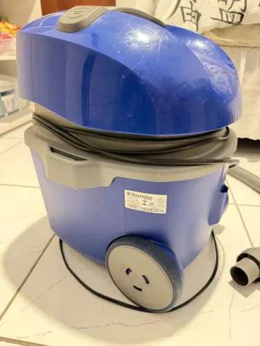 Aspirador de Pó e Água Electrolux Flex (FLEXS) Funcionando