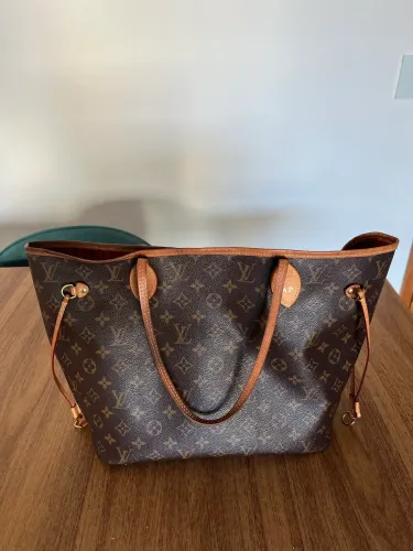 Louis Vuitton Neverfull MM Mon Monogram Cerise com Pochette, Caixa e Dust Bag