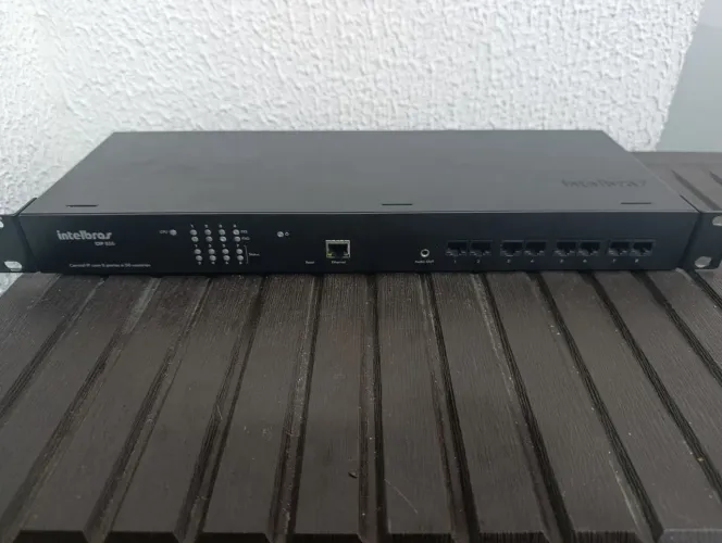 Central Telefônica IP / PABX IP da marca Intelbras, modelo CIP 850.