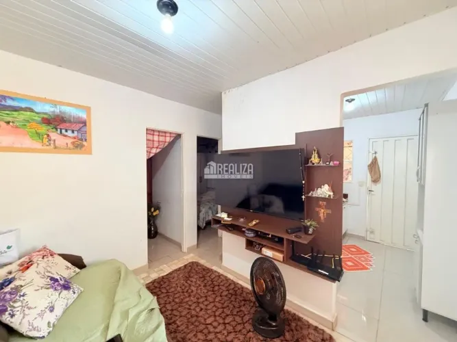 Linda casa à venda no Bairro Jardim Esplanada, Uberaba - 2 dormitórios e 3 banheiros!