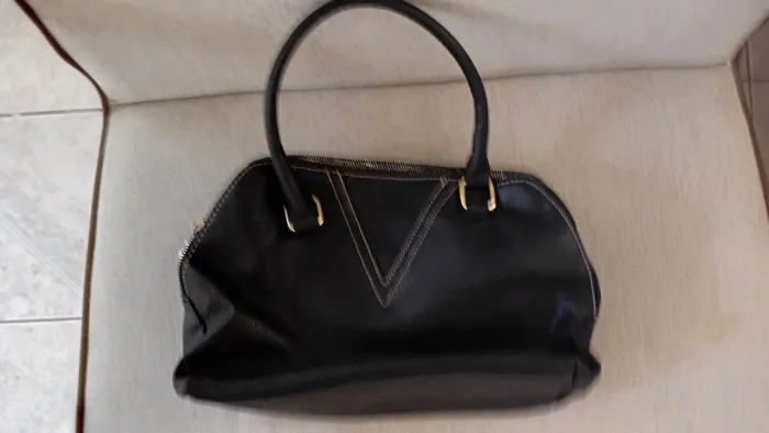 Bolsa preta feminina em courino seminova