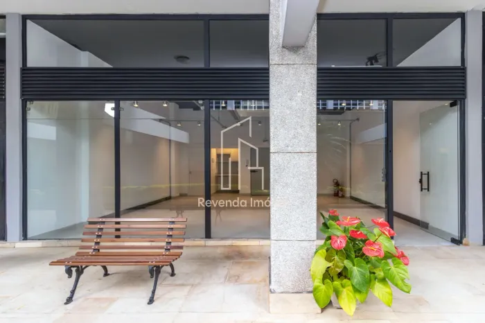 Salão Comercial de Alto Padrão na Consolação, São Paulo-SP: 1 Sala, 1 Banheiro, 44m² de Ár
