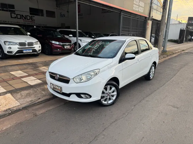 Fiat Siena Attractive 1.4 Fire Flex 8V 4P 2013