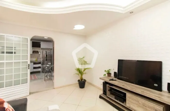 Casa de 2 Quartos em Limoeiro, São Paulo - 150m² de Área!