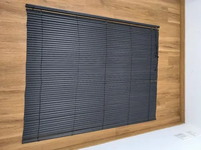 Persiana horizontal PVC 1.60 x 1.30 preta em bom estado!