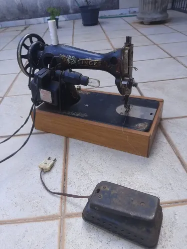 Máquina de costura Singer antiga