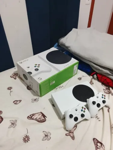 Xbox Series S 512GB + 2 Controles (para conserto)