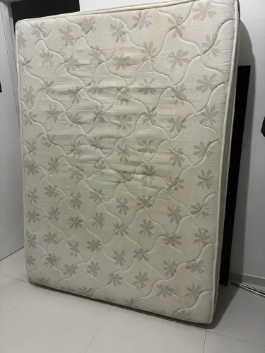 Colchão Queen Conservado