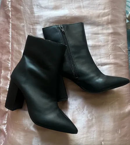 Bota de Couro Salto Médio Preto Tam 33