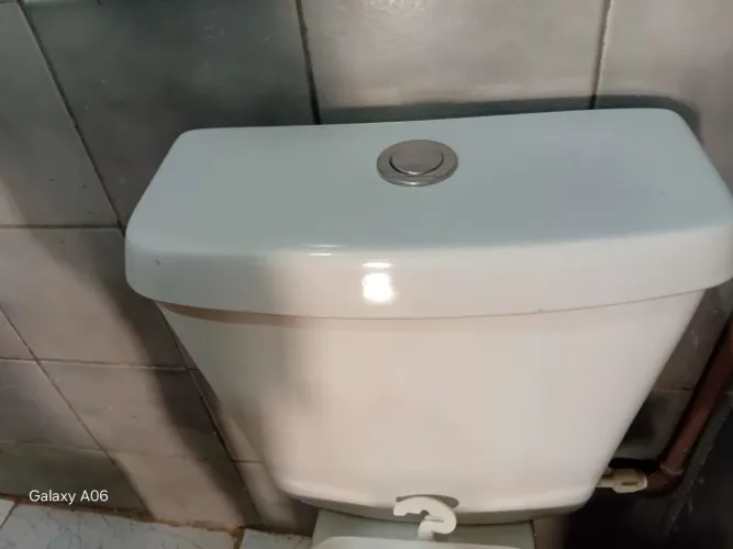 Vendo caixa acoplavel,branca barata
