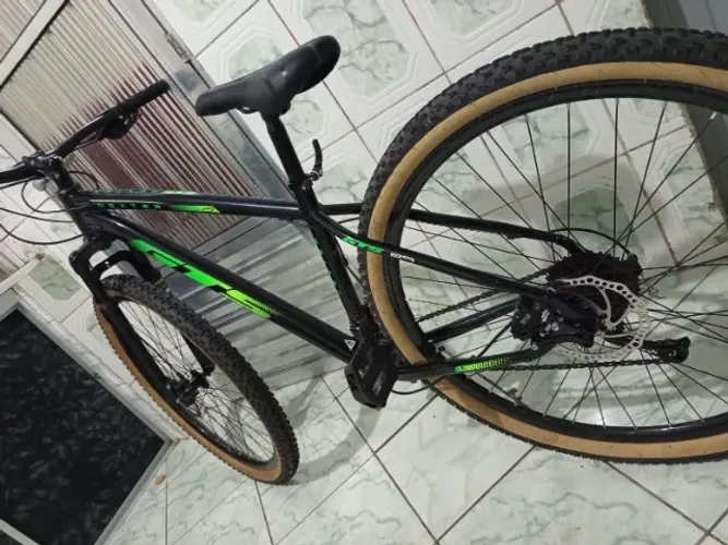 Bicicleta Aro 29 GTS Dexter 27v Shimano Freio Hidráulico Cor Preto Com Verde, Quadro 17