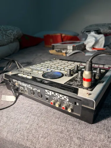 Roland SP - 555 sampler