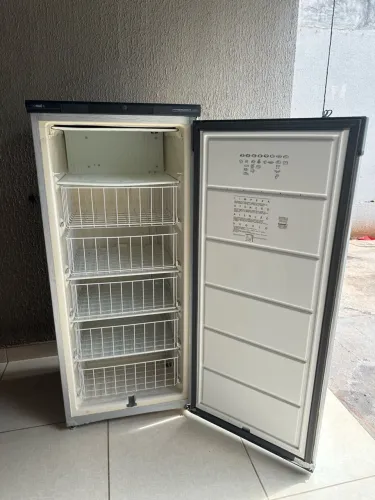 Freezer 280lt muito conservado. Funcionando perfeitamente