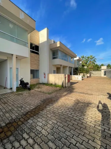 Sobrado em condomínio na 208 norte