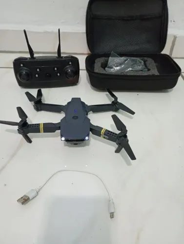 VENDO DRONE TUDO FUNCIONANDO, CM ADAPTADOR PARA CELULAR.ENTREGO EM ESTAÇÃO TESTO NO ATO EN