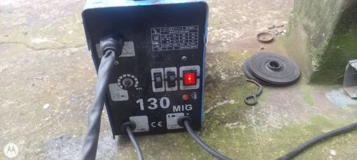 Máquina de solda MIG sem gás WWSOLDAS 130.