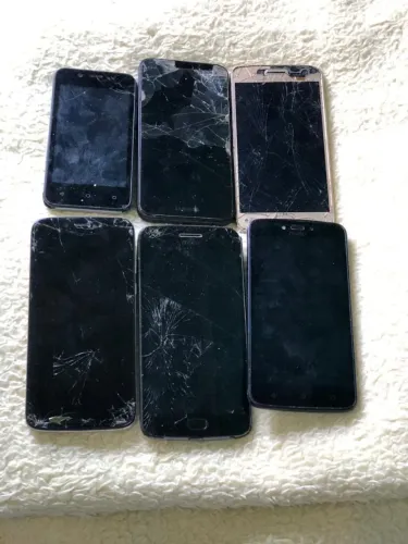 Vendo celulares pra retirada de peça 