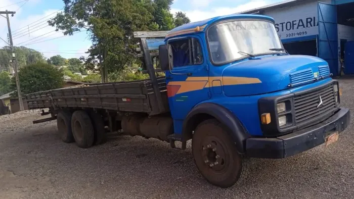 Caminhões Mercedes 1113 - ano 1974 e 1980