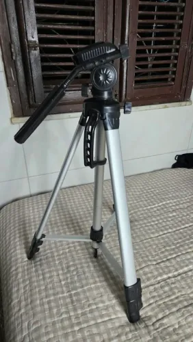 TRIPÉ FOTOGRÁFICO EM ALUMÍNIO