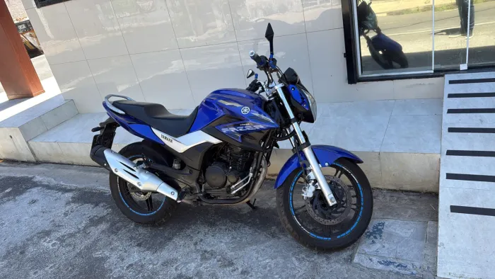 Fazer 250cc bem conservada. 2015/2016 ACEITO PROPOSTAS