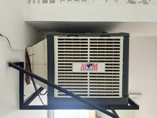 Climatizador evaporativo industrial ou comercial.