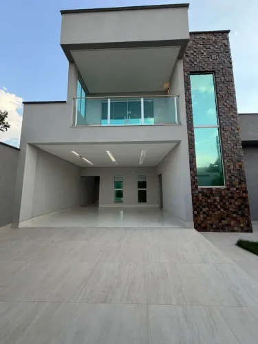 Sobrado 4/4 - Região Central da Cidade - com Piscina