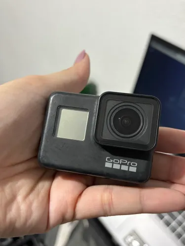 Vendo câmera GoPro Hero 7 Black 4k com acessórios