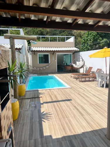 CASA COM PISCINA . 4 MINUTOS DA PRAIA DE JAUA .