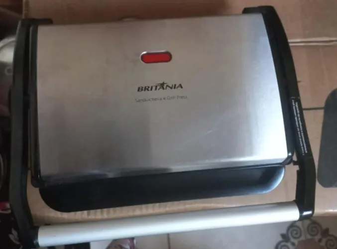 Vendo essa Sanduicheira e grill.