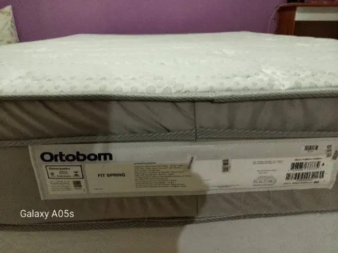 Colchão de casal ortobom somente a vista e retirar no local.