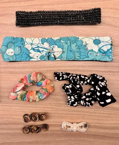 Kit para cabelo: 2 faixas, 2 fru-fru, 3 presilhas