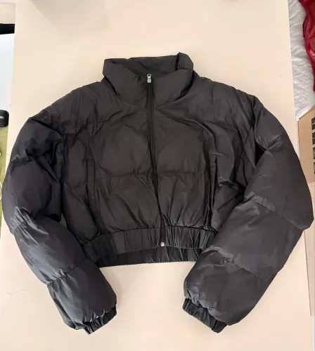 casaco puffer cropped preto