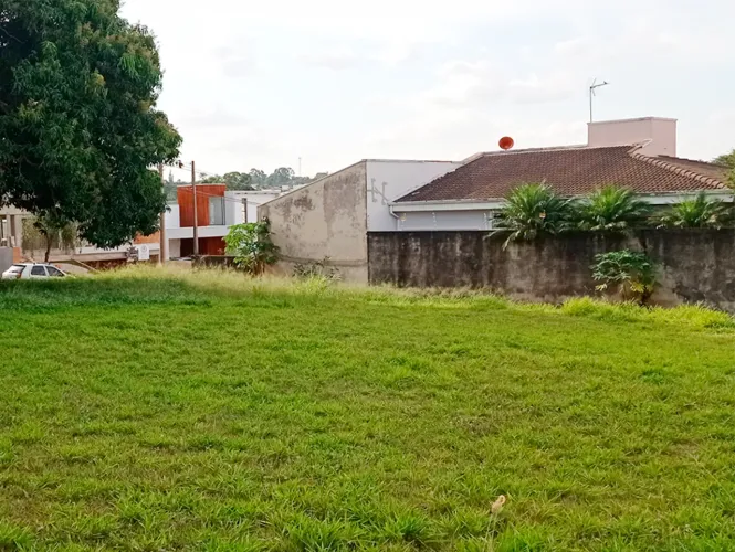 Terreno plano a venda no condomínio Portal de São Clemente - 502m²