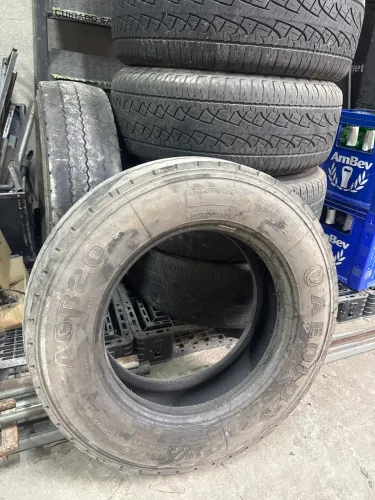 Pneu 215 / 75 aro 17,5