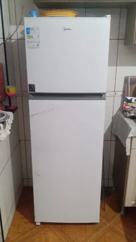 Geladeira Midea 220v semi nova