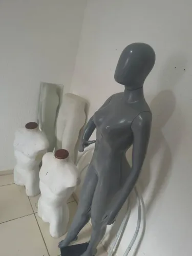 Combo de manequins,espelho e provador de ferro