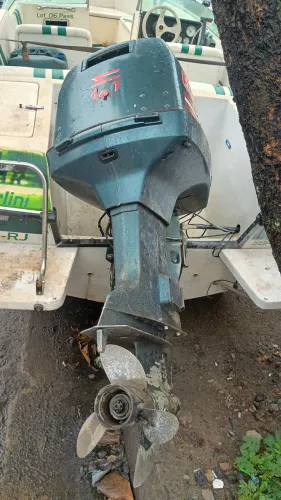 Vendo motor de poupa evinrude 140 Hp em ótimo estado com garantia 